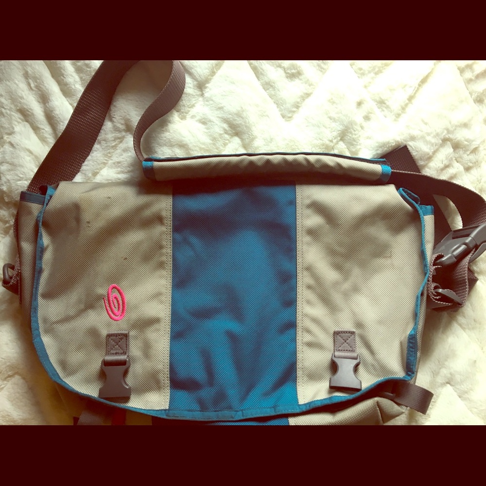 Timbuk2 medium size messenger bag